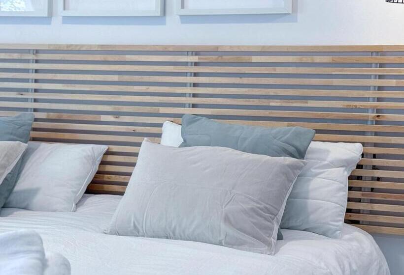 اتاق استاندارد با بالکن, Zur Boutique Hostel