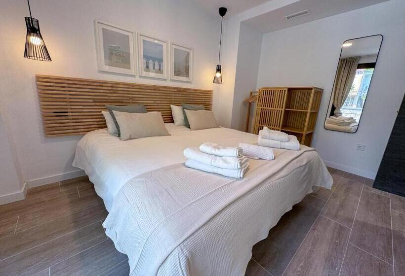 اتاق استاندارد با بالکن, Zur Boutique Hostel