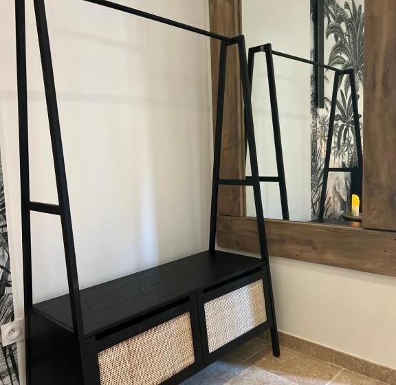 Студио Стандарт Вид на Сад, Love Les 5 Sens Et La Sauvageonne