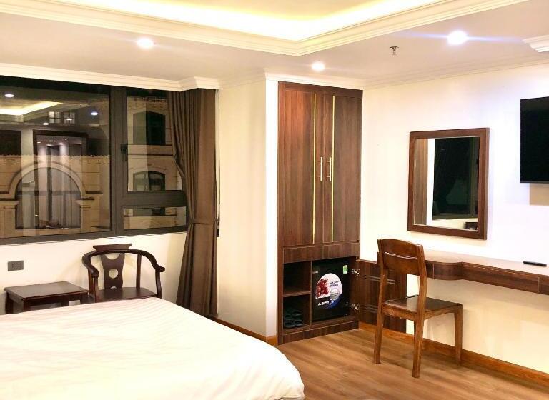 اتاق خانوادگی, Anh Tú