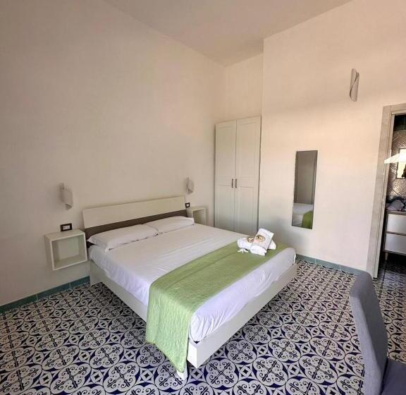اتاق استاندارد سه نفره, Brezza Di Mare Rooms