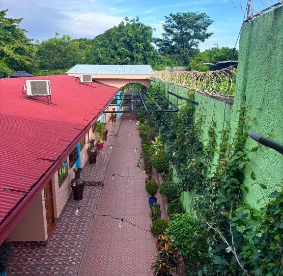 سوییت خانوادگی, Granados Guest House