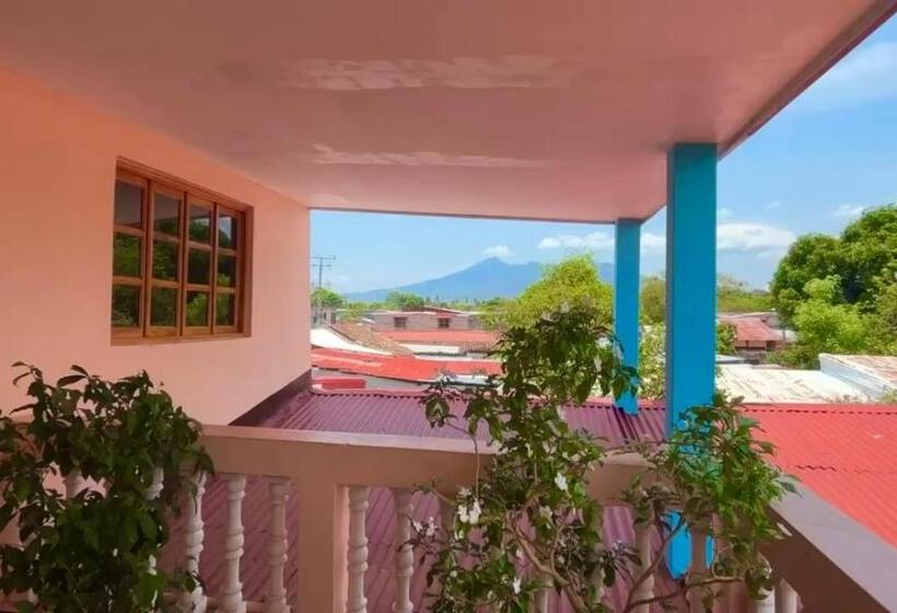 سوییت خانوادگی, Granados Guest House