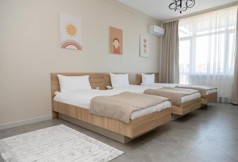 سوئیت 2 خوابه, Zhagalau Resort