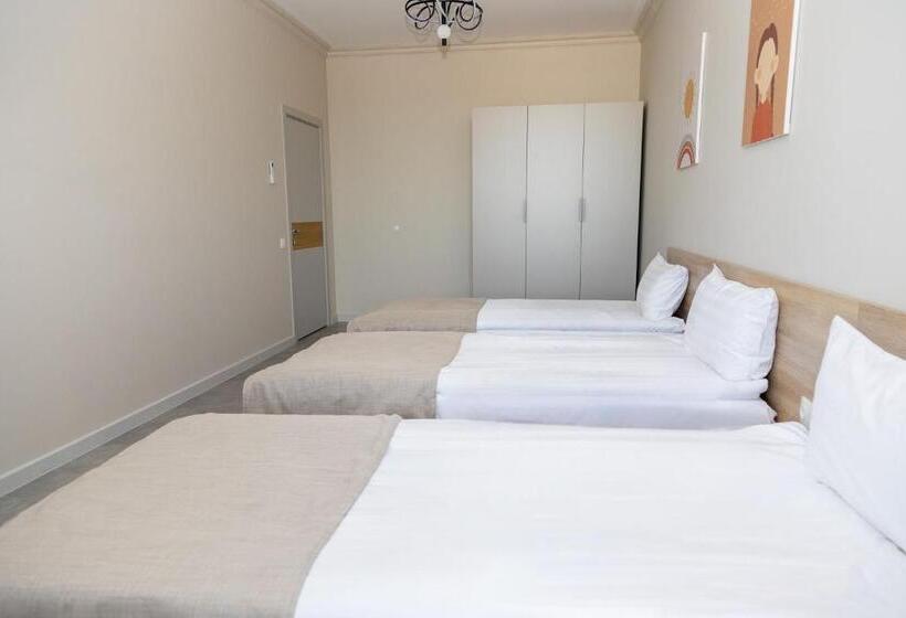 سوئیت 2 خوابه, Zhagalau Resort