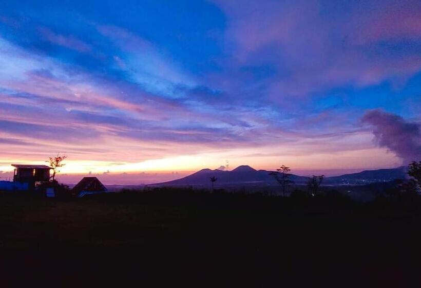 Standard Tent, Hollywood Hill Lengkoan