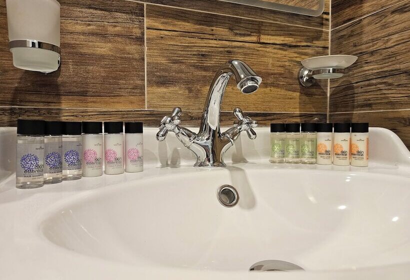 סטודיו דלוקס, Balcony