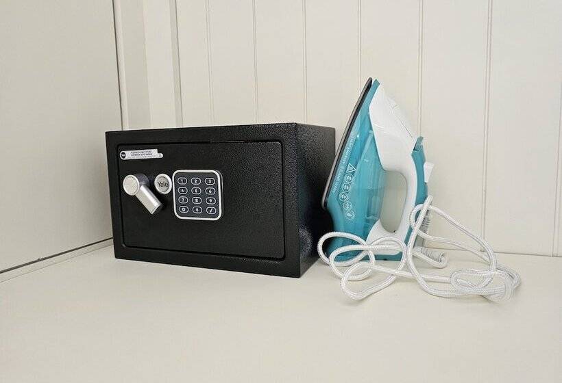 סטודיו דלוקס, Balcony