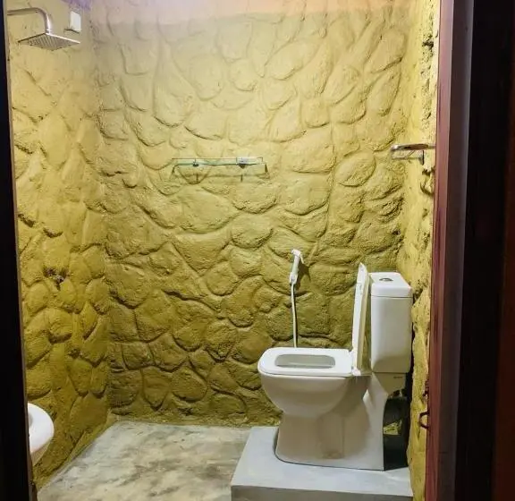 اتاق لوکس با چشم‌انداز دریاچه, Ashok Villa