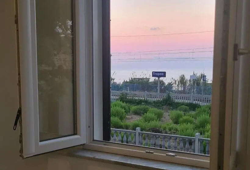 اتاق استاندارد با چشم‌انداز دریا, Planetarium Tropea