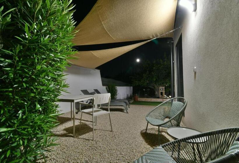Номер Стандарт с Террасой, Une Nuit En Luberon