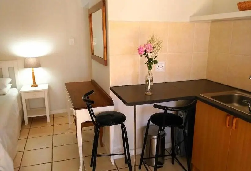 スイート, Antique Silk Self Catering Unit