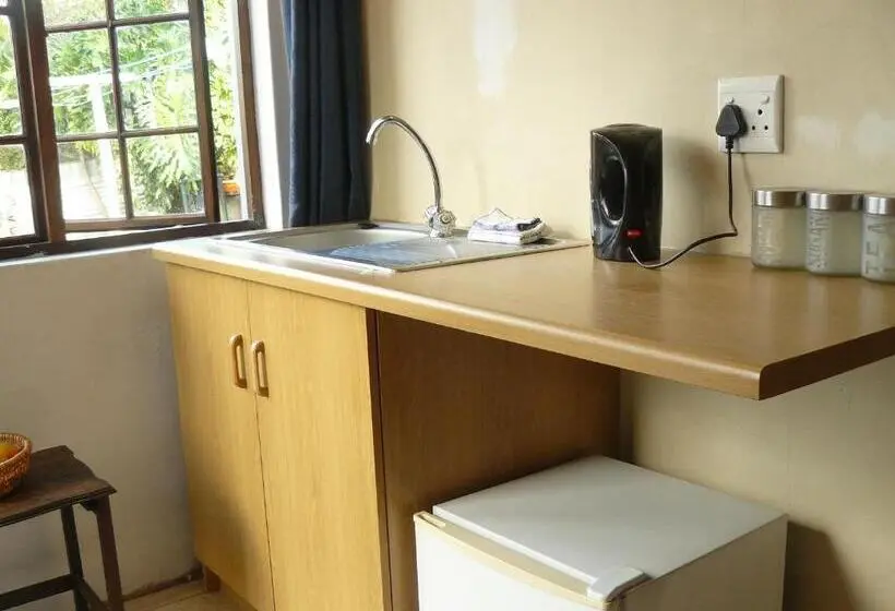 ベーシックルーム, Antique Silk Self Catering Unit