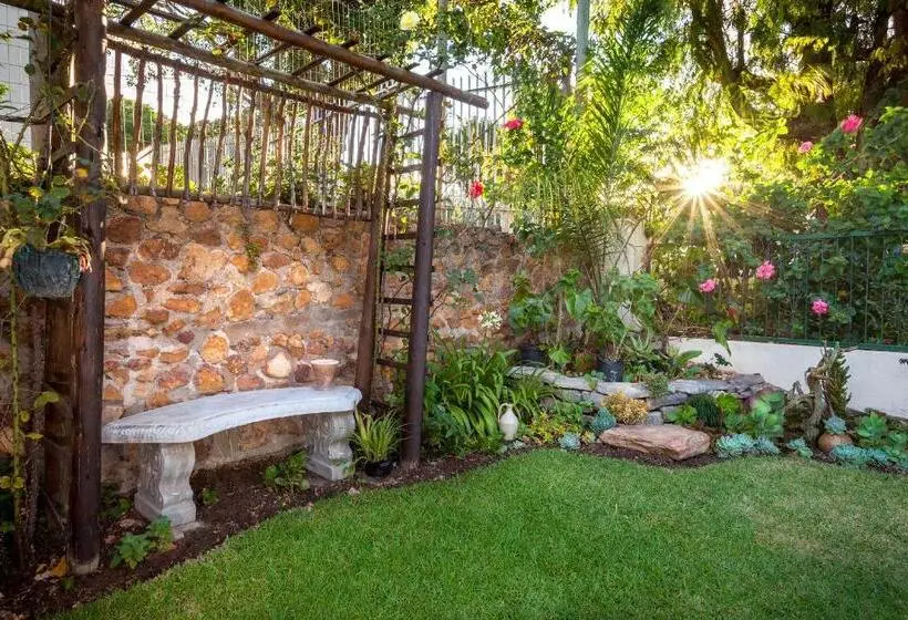 スイート, Antique Silk Self Catering Unit