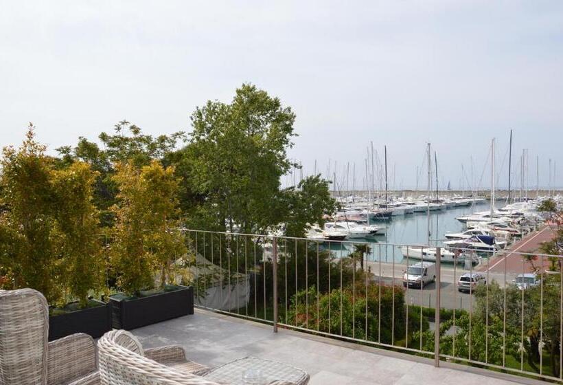 غرفة ديلوكس, Blu