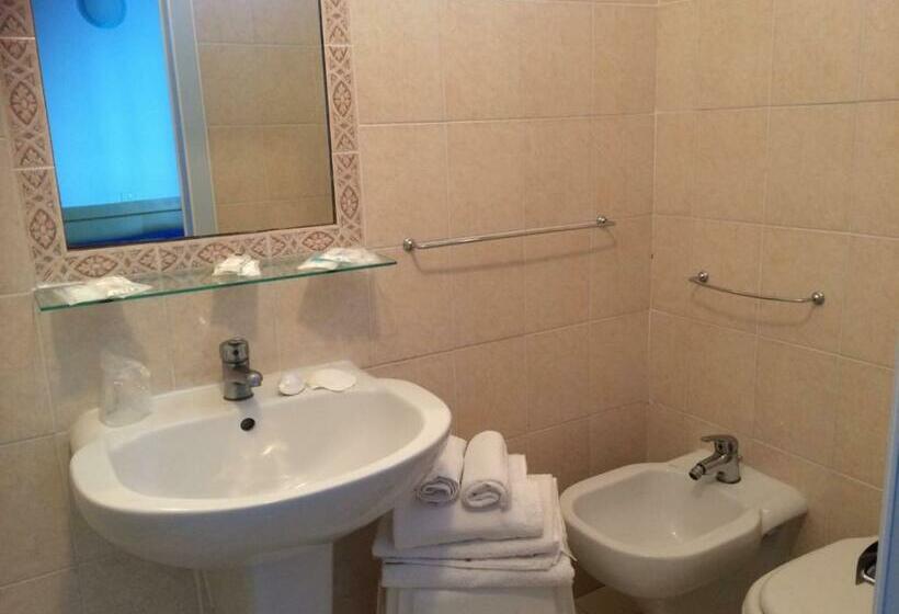 غرفة قياسية فردية, Mercedes