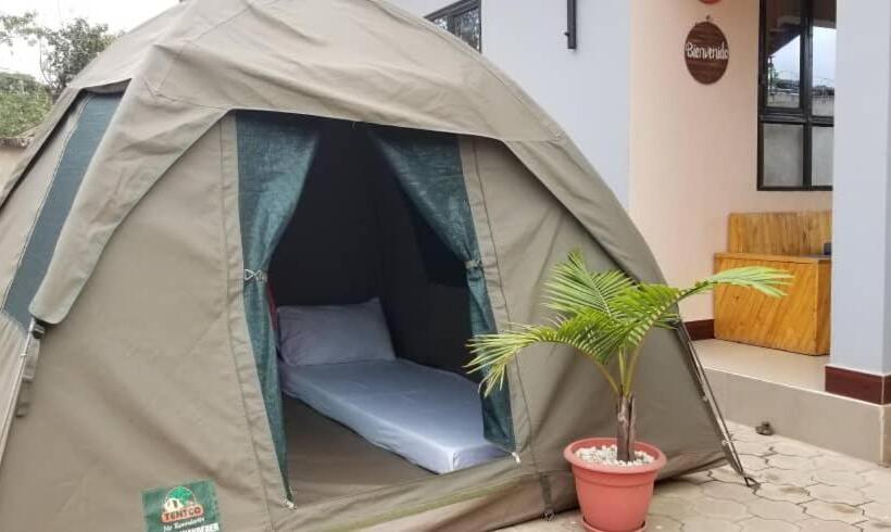 چادر با خدمات رفاهی استاندارد, Maasai Hostel Tanzania