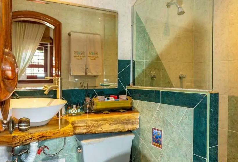 اتاق استاندارد چهار تخته, Monyoli Hotel & Boutique