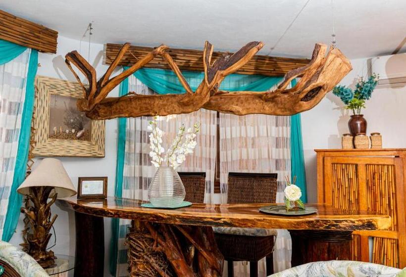 מיטת קינג בסוויטה, Monyoli Hotel & Boutique