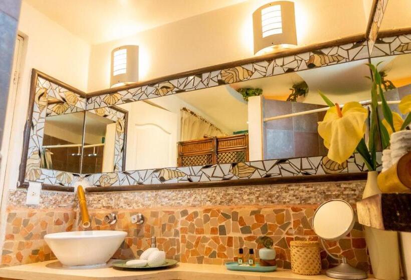 מיטת קינג בסוויטה, Monyoli Hotel & Boutique