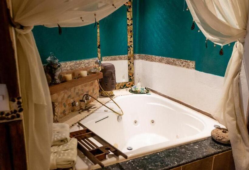 מיטת קינג בסוויטה, Monyoli Hotel & Boutique