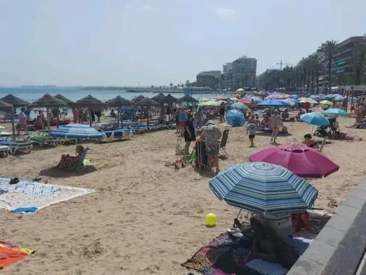 تختخواب در اتاق مشترک, El Mar