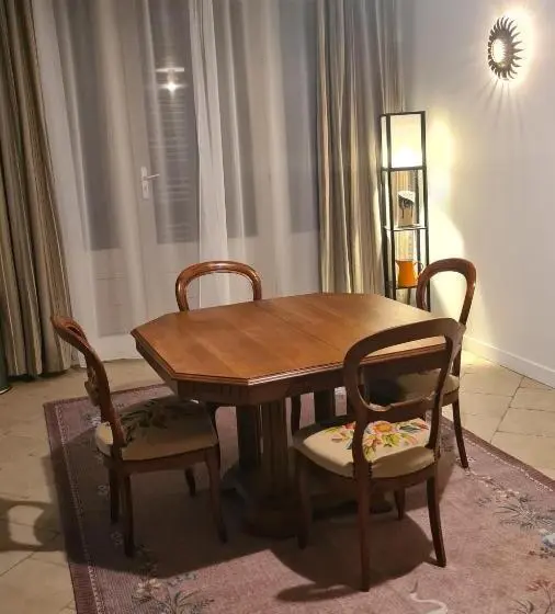 スタンダードスタジオ, Gîte En Face Du Château De Nizas, Renovation Totale Et Changement De Proprietaire, 4 Chambres D Hôte