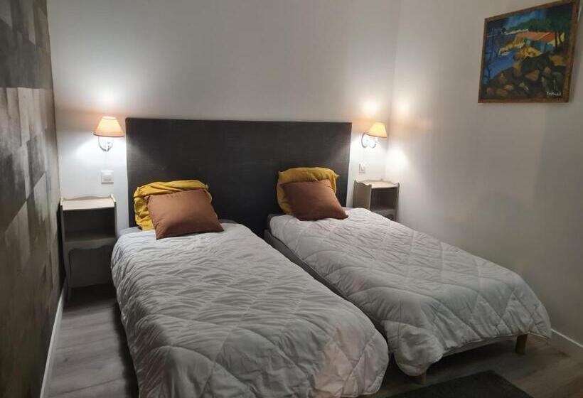 إستوديو قياسى, Gîte En Face Du Château De Nizas, Renovation Totale Et Changement De Proprietaire, 4 Chambres D Hôte