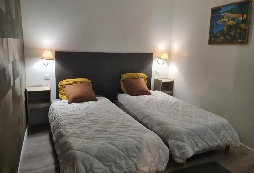 スタンダードスタジオ, Gîte En Face Du Château De Nizas, Renovation Totale Et Changement De Proprietaire, 4 Chambres D Hôte