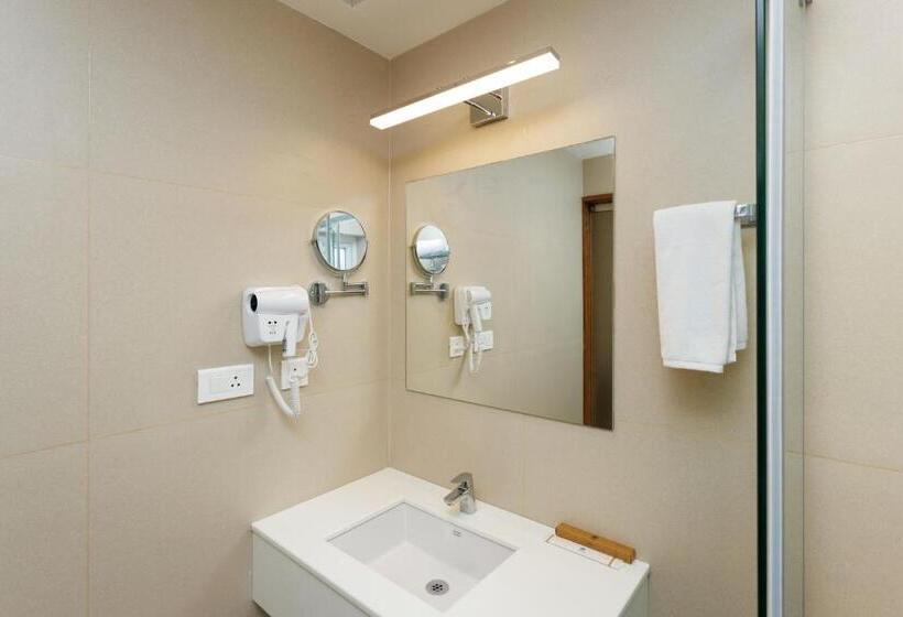 수피리어 룸, Lincoln Square