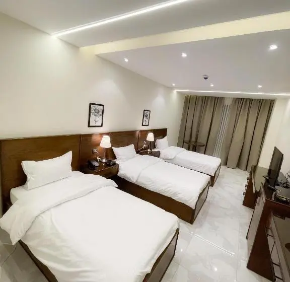 اتاق استاندارد سه نفره, North Paradise