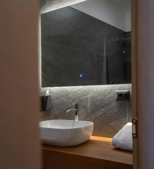 Quarto standart com varanda, Porta E Alpeve