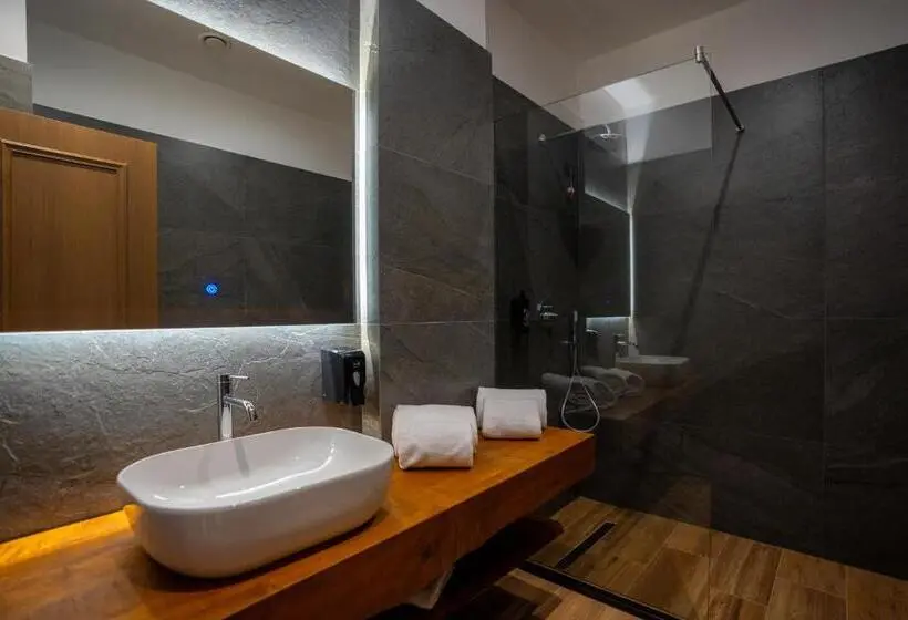 Quarto Standard com Vistas, Porta E Alpeve