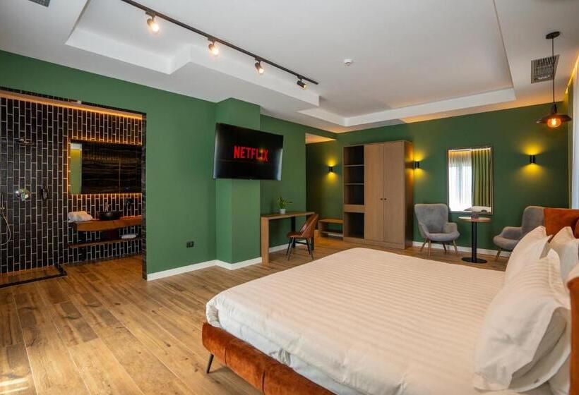 سوئیت با بالکن, Porta E Alpeve