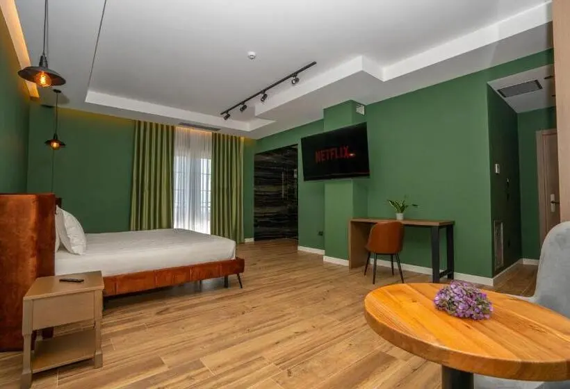 Suite com Varanda, Porta E Alpeve