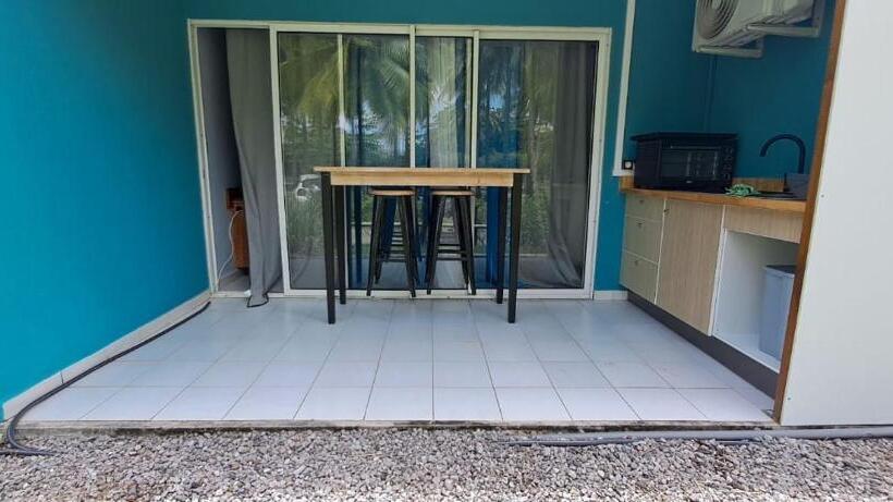 استودیو استاندارد با چشمانداز باغ, Titi Happy Days