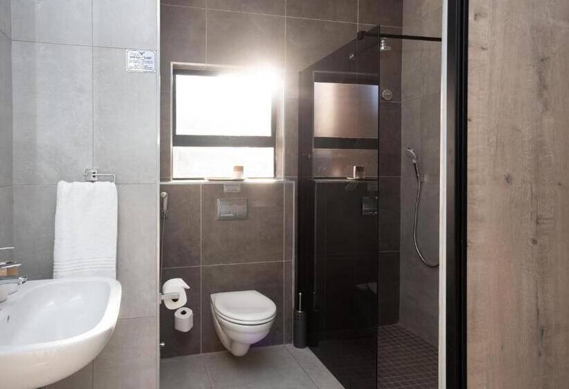 스탠다드 스튜디오, Kruger Living On Nyati