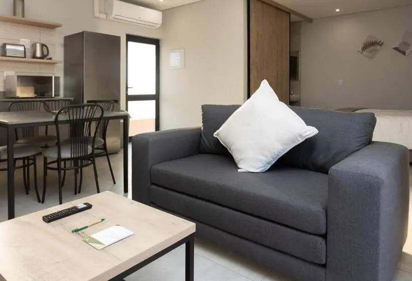 استودیوی استاندارد, Kruger Living On Nyati