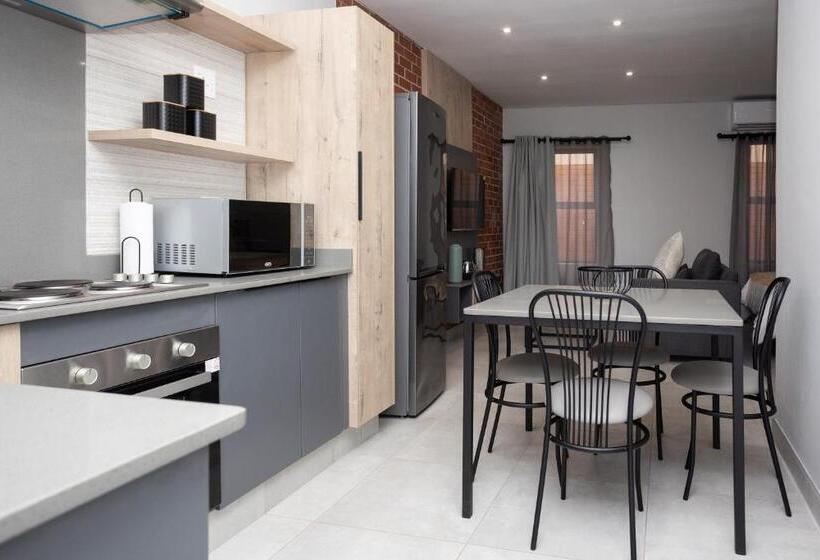 스탠다드 스튜디오, Kruger Living On Nyati