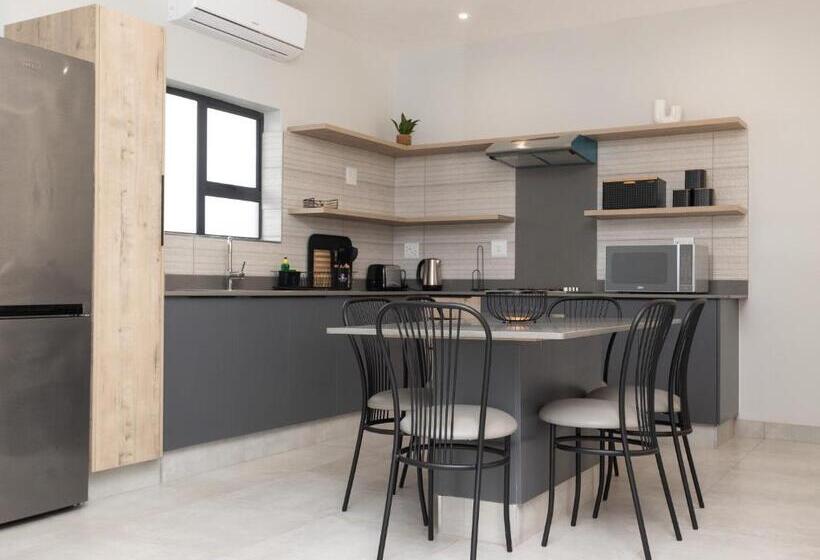 침실 2개 아파트, Kruger Living On Nyati