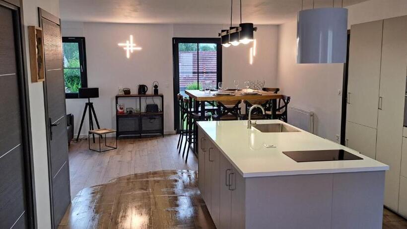 غرفة قياسية مطلّة علي الحديقة, La Maison D à Côté