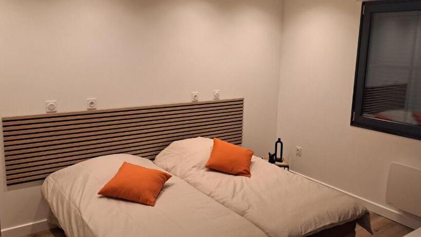 غرفة قياسية مطلّة علي الحديقة, La Maison D à Côté