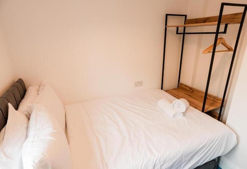 חדר סטנדרט, Westwood Court