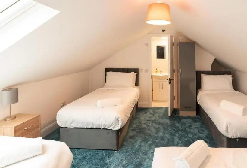 スタンダード4人部屋, Westwood Court