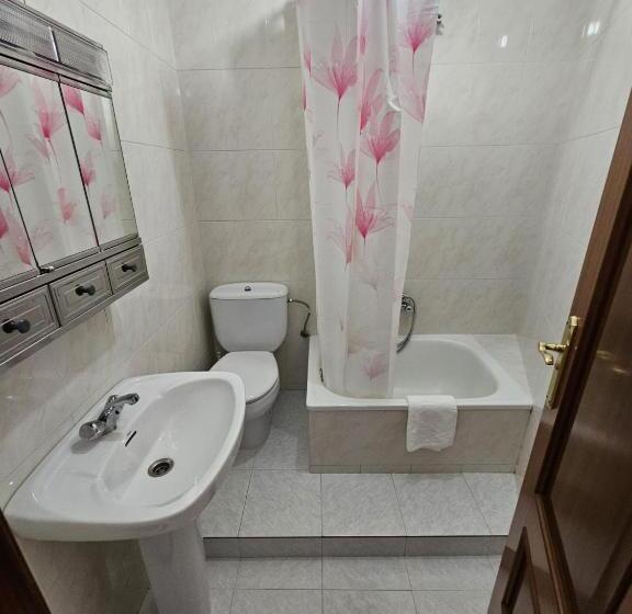 اتاق خانوادگی, Habitaciones Pensión Lubina