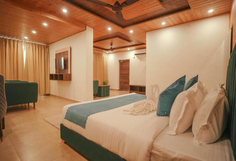 디럭스 스위트 킹 침대, Tapovan Resorts