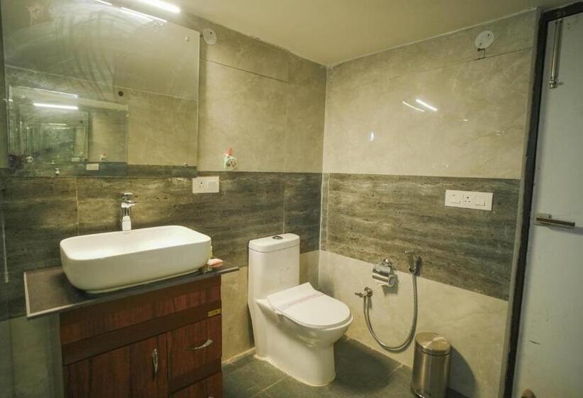 디럭스 스위트 킹 침대, Tapovan Resorts
