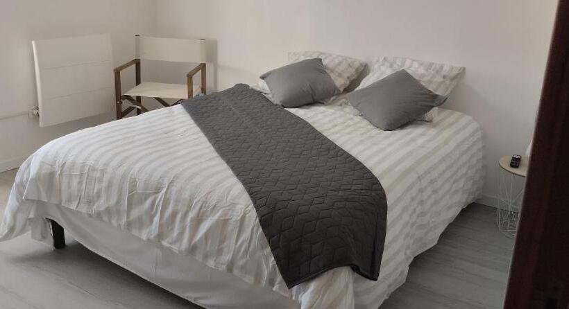 Номер Стандарт Вид на Озеро, Haras De La Ressée