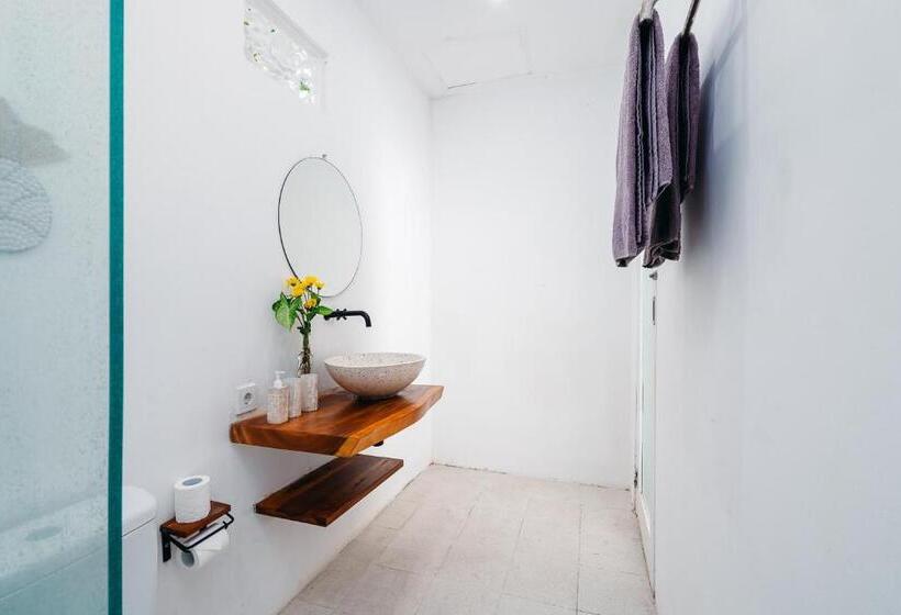 غرفة قياسية رباعية مطلة على الحديقة, Jero D Kawan House