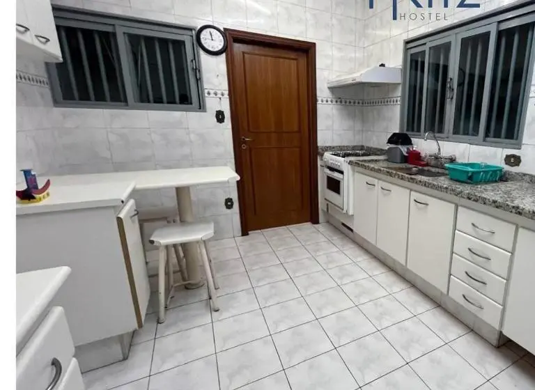 اتاق استاندارد با بالکن, Ritz Hostel